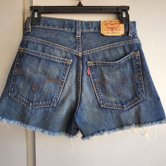 Levi's 569 Jean Shorts Womens Sz 26 Loose Straight Cutoff Fringe Medium Wash - Picture 5 of 8
